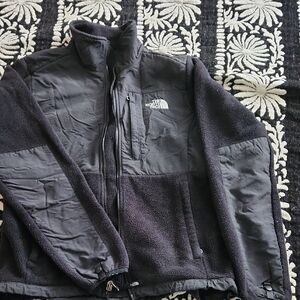 The North Face Women’s Black Lightweight Fleece Jacket